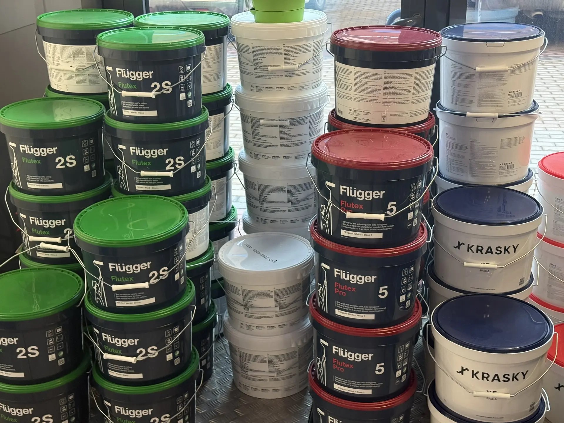 Стенд с красками